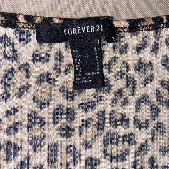 Cheetah print top - Picture 2 of 2